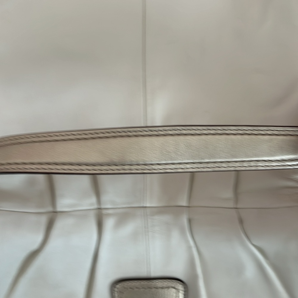 Coach bag cream and gold lavender inside - Picture 16 of 16